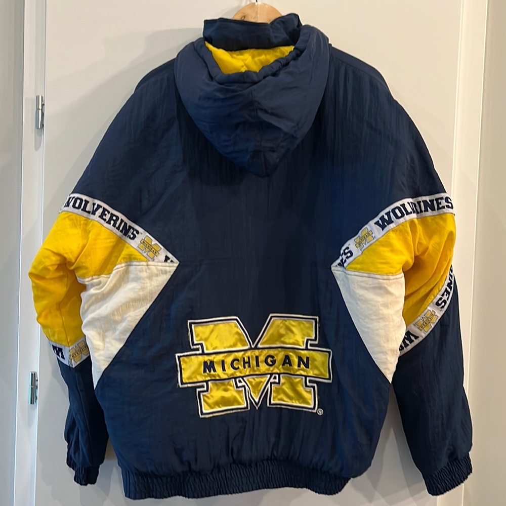 Unisex Michagan Wolverines pullover coat